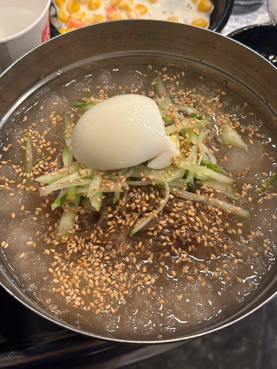 Cold buckwheat noodles with ice floating in the broth