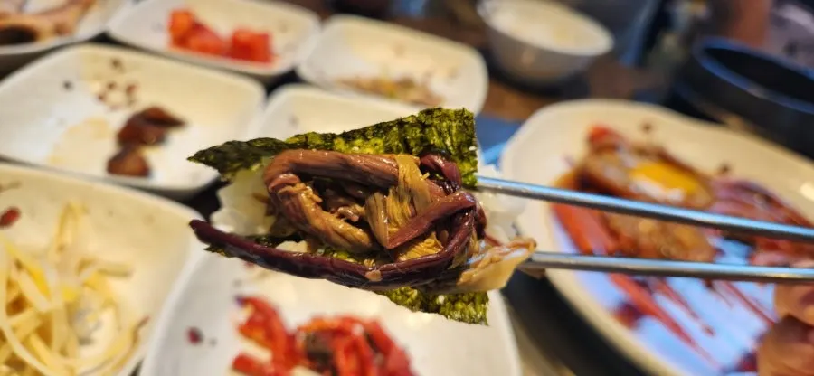 매콤하게 무친 미역줄기