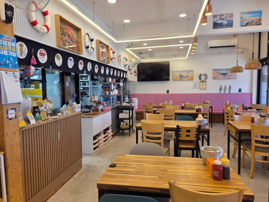 Clean, comfortable interior of Palpal Hoesenta