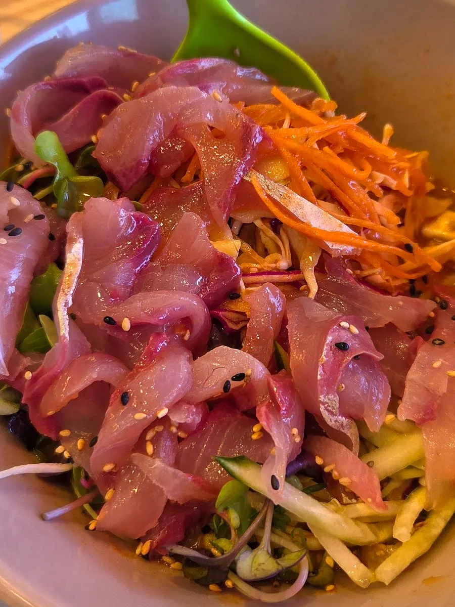 Mulhoe with vegetables and raw fish