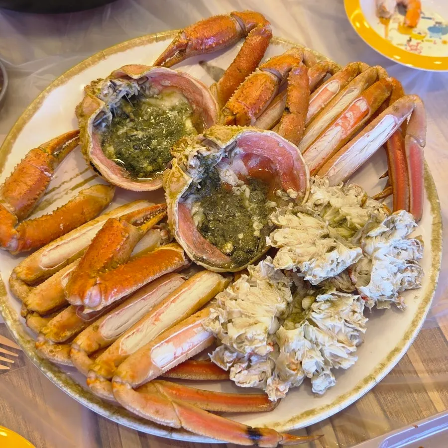 Snow crab cleaned and ready to eat