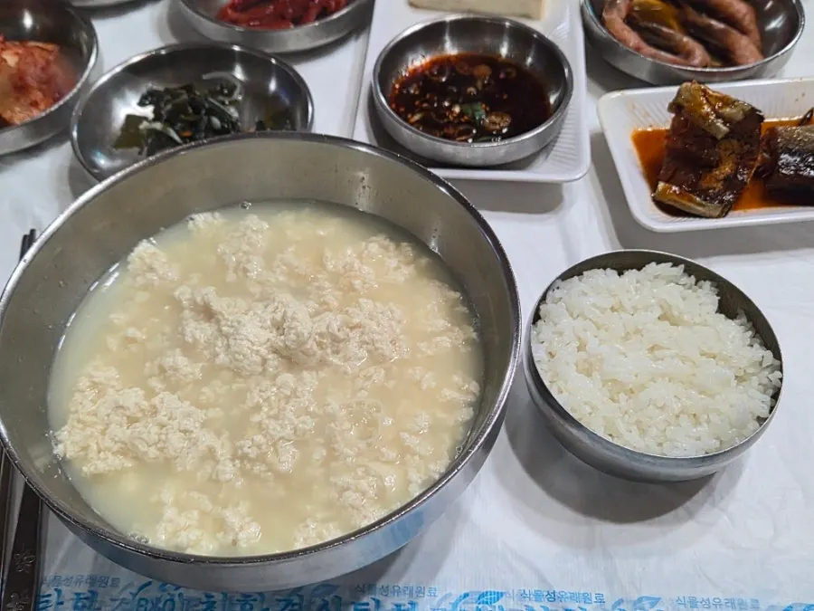 Cho-dang sundubu set served with a bowl of rice