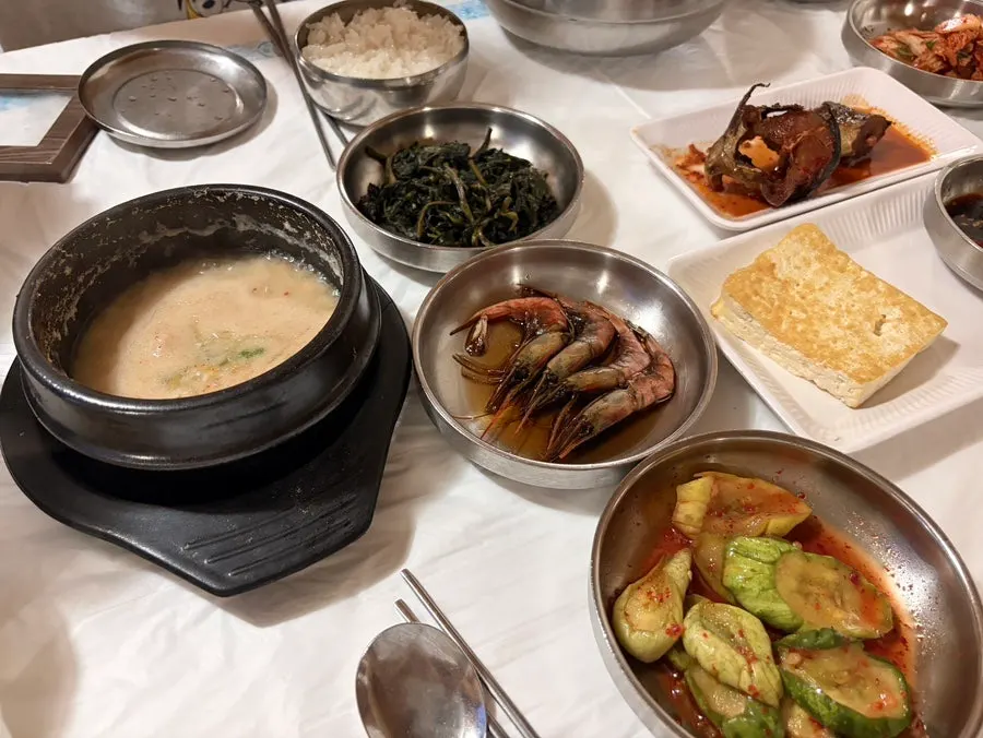 Daecheongmaru's many banchan side dishes