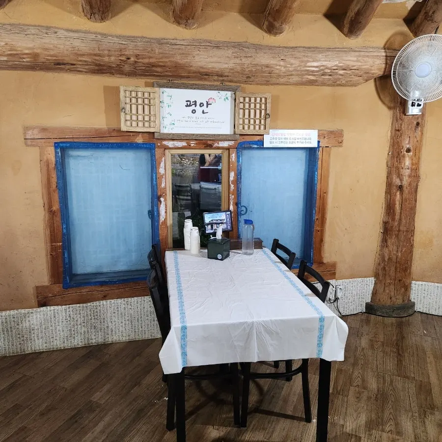 Interior of Daecheongmaru with table seating
