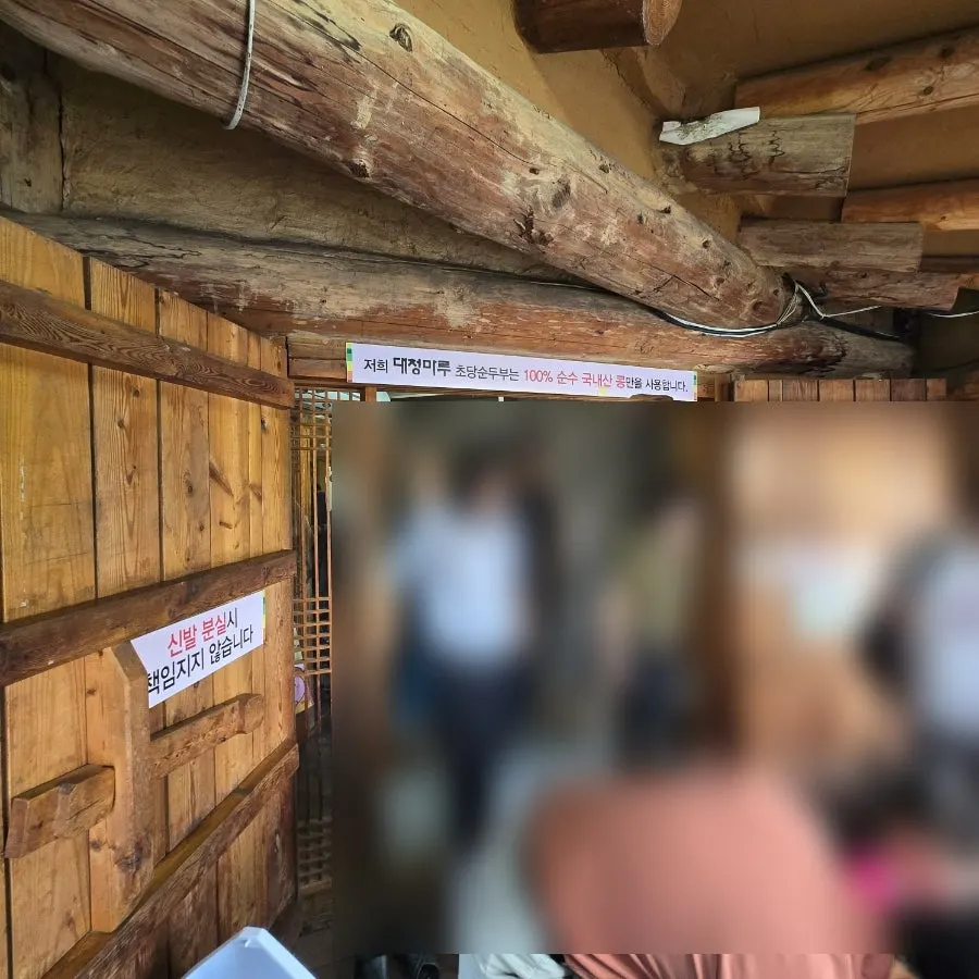 上午时段大青楼店门口
