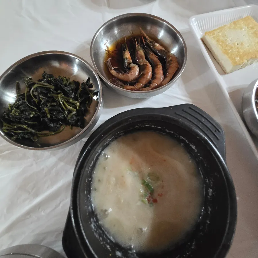 基本小菜中的虾酱