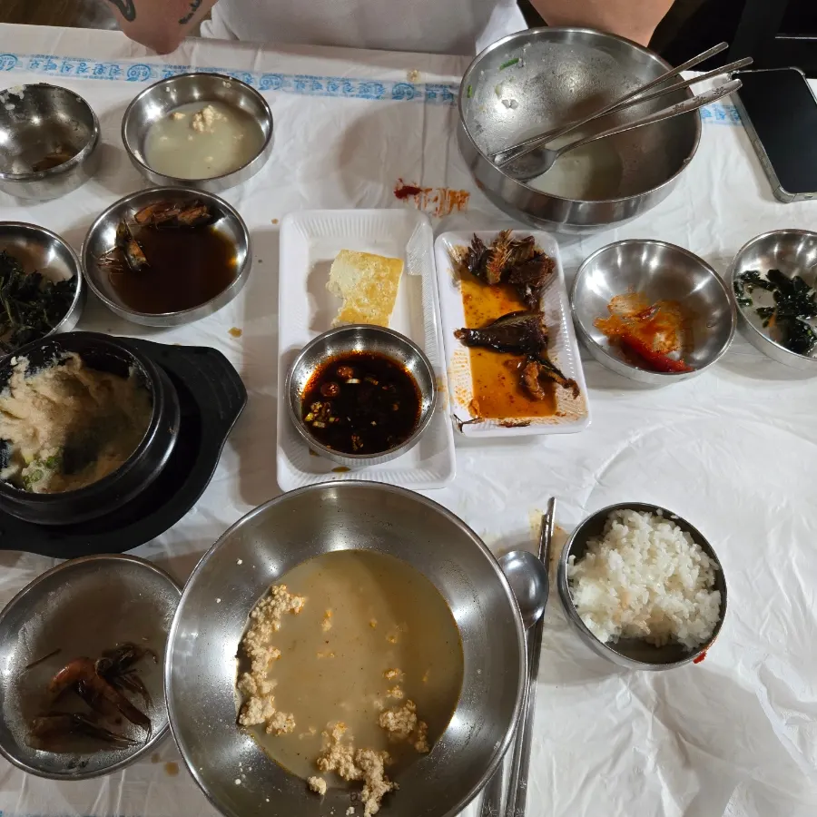 吃得精光的顺豆腐与解酒汤碗