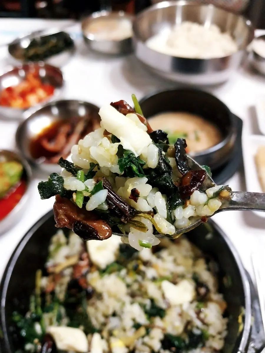 Sanchae bibimbap mixed without gochujang