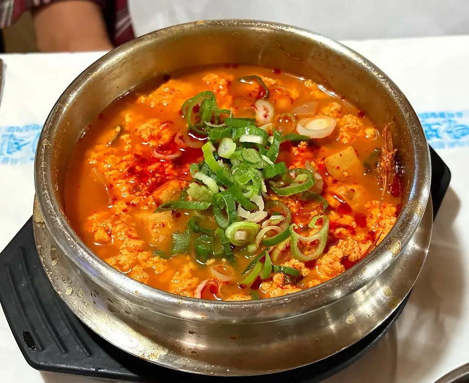 해물이 들어간 얼큰 순두부