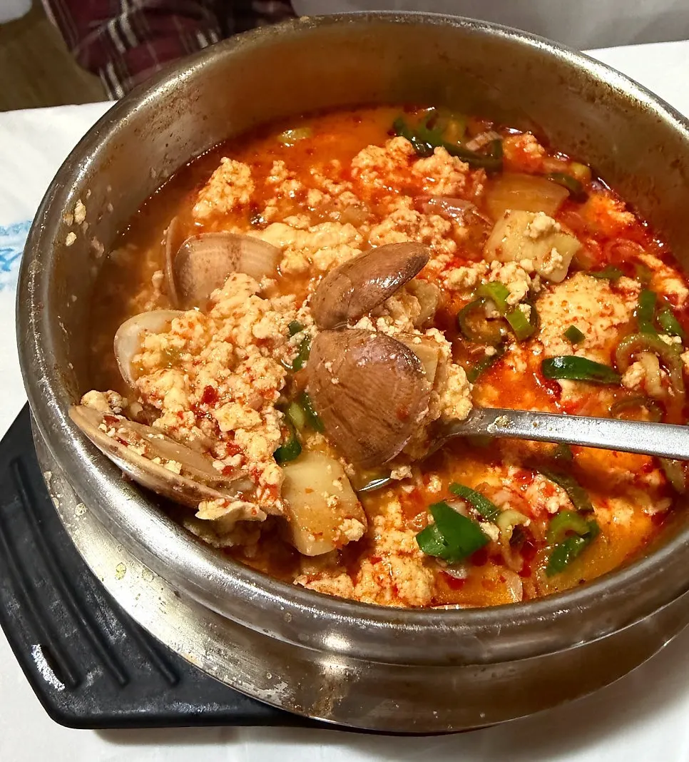 칼칼한 국물의 얼큰 순두부 클로즈업