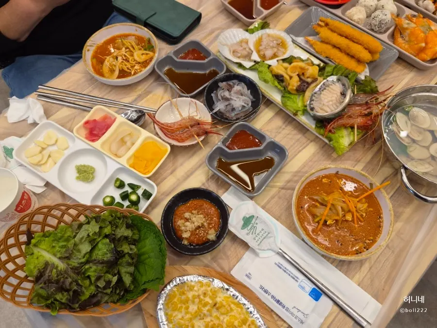 Side dishes including mulhoe and salad