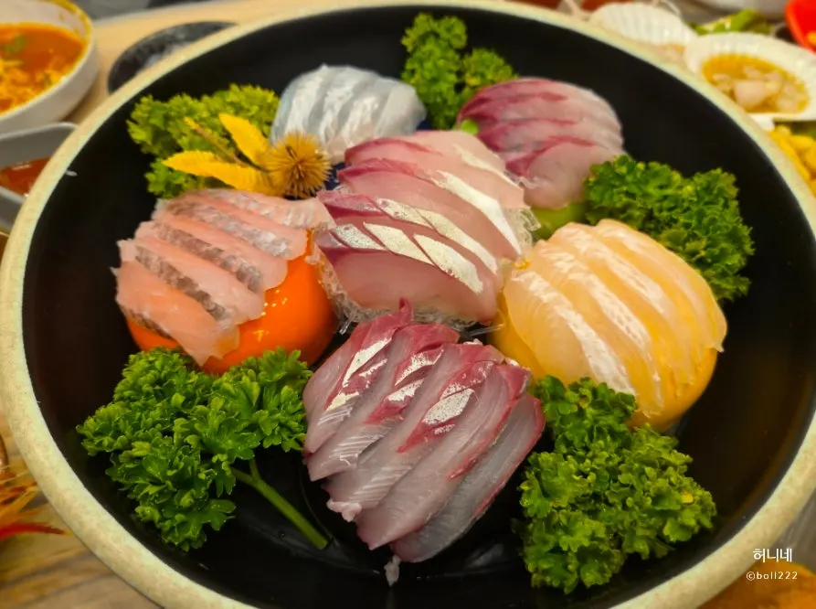 Seafood side dishes served before the main course