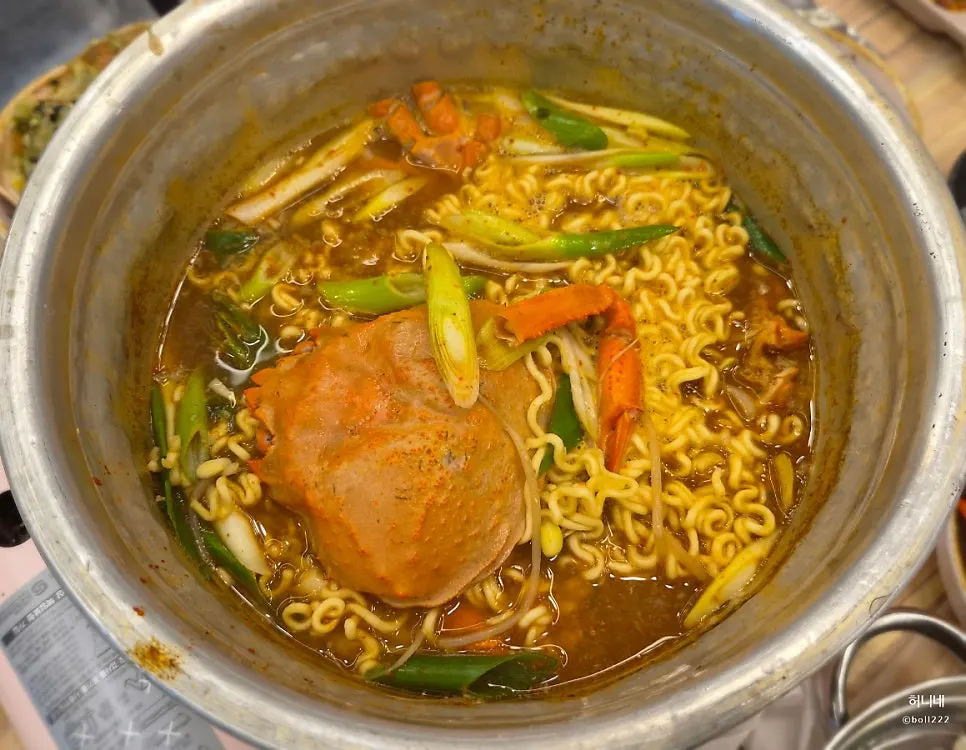 Red snow crab ramen served as a reservation benefit