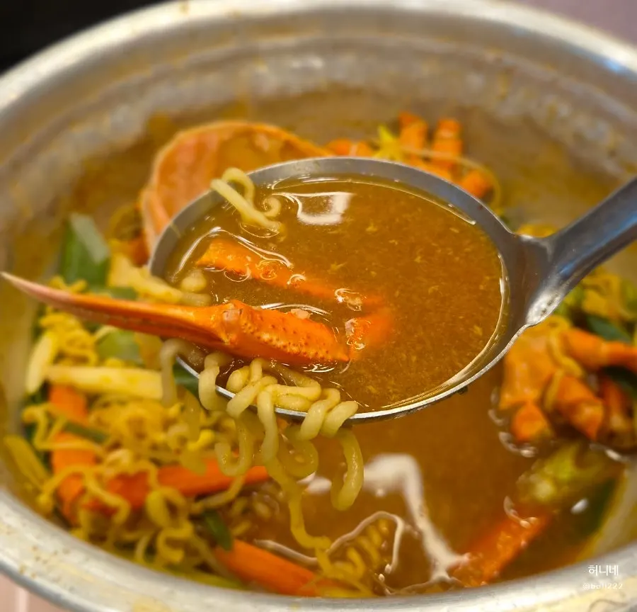 The eagerly anticipated red snow crab ramen spread