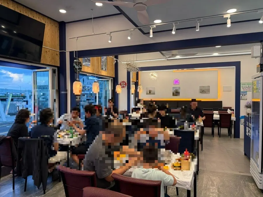 수산시장과 이어진 항구활어 내부
