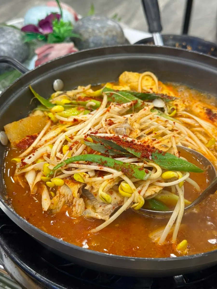 대게살이 들어간 게딱지 볶음밥