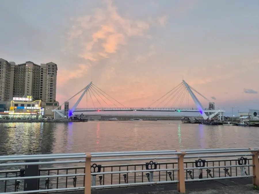Evening scene around Daepo Port Fish Market