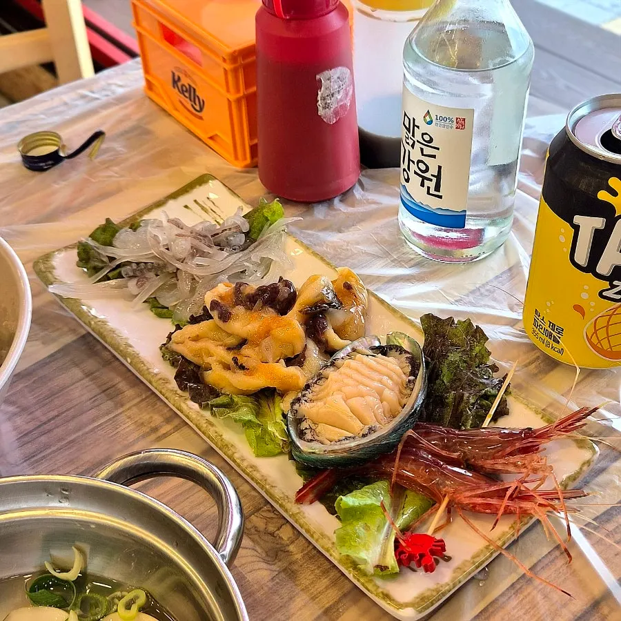 바다 앞에서 마시는 강원도 소주