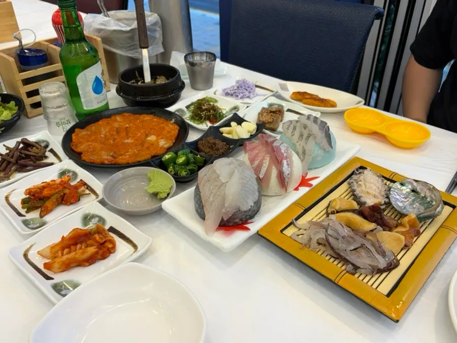 Hygienically wrapped spoon and chopstick setting