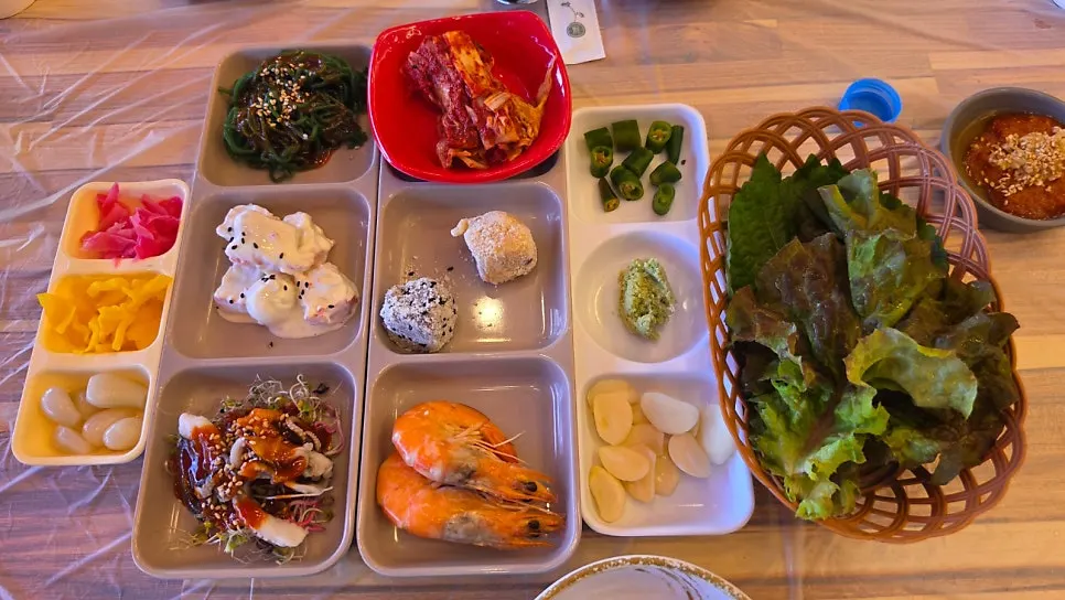 Table setting for the ordered Snow Crab C Set for two