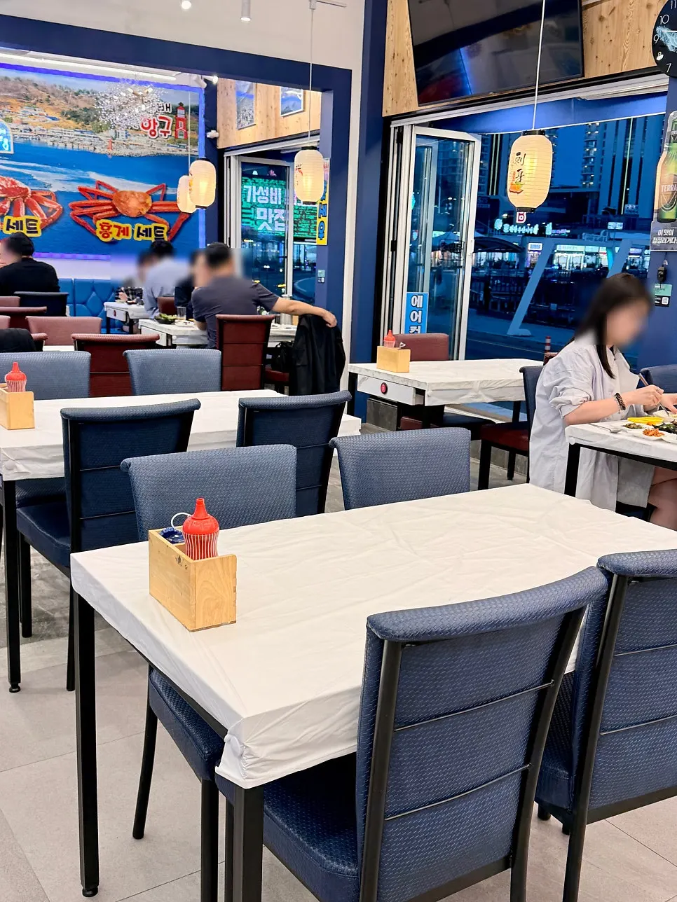 항구활어 창가 바다뷰 좌석