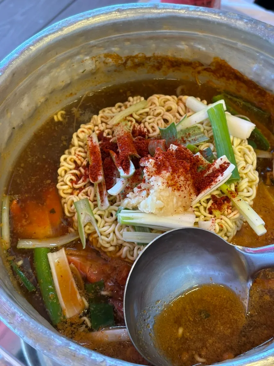 고소하게 비벼진 게딱지 볶음밥