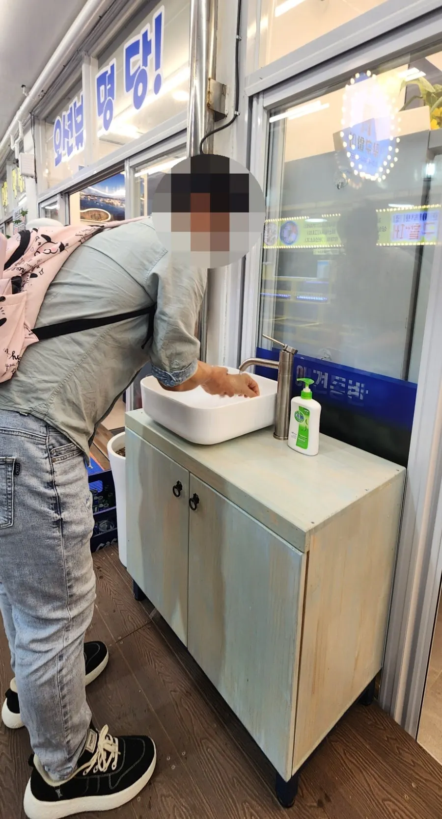 Vending machine and sink behind the restaurant