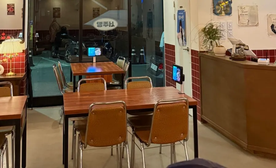 Clean, well-kept interior of Seo Jubang