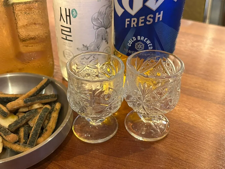Stylish soju glass setting at Seo Jubang