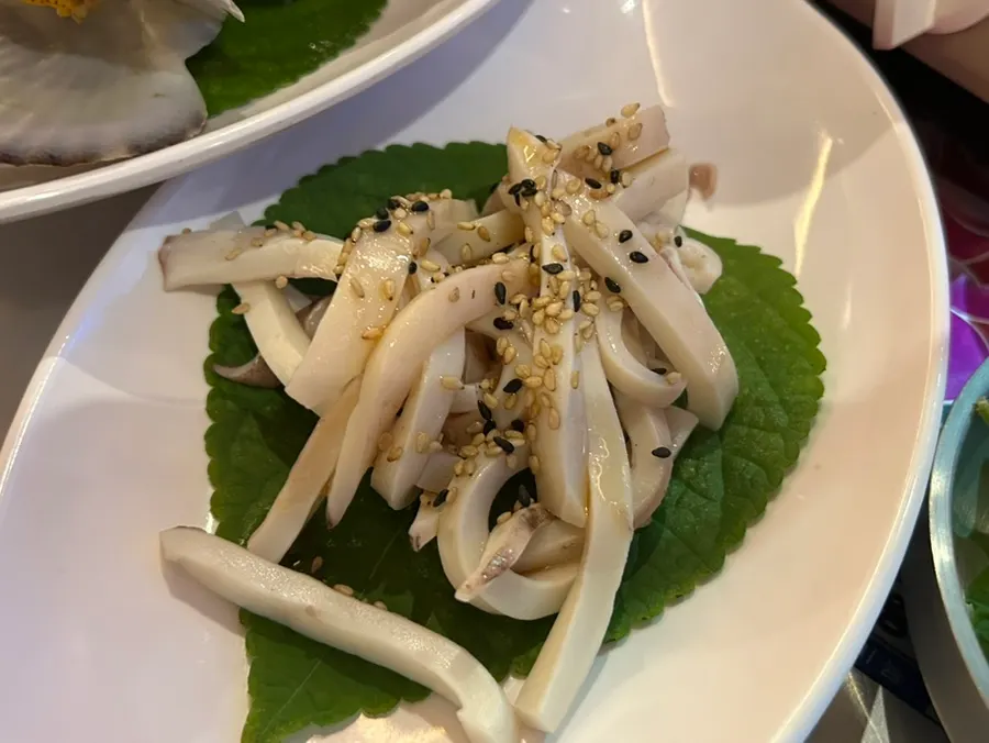 Squid muchoehoe plate served with chojang