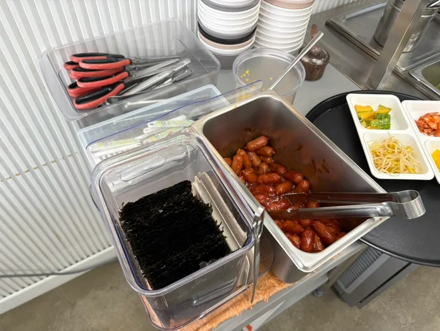 셀프코너 김과 소세지 반찬