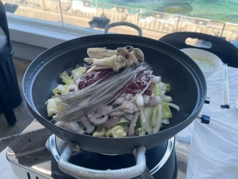 국물 자작한 등대곳간 짜글낙지 한 냄비