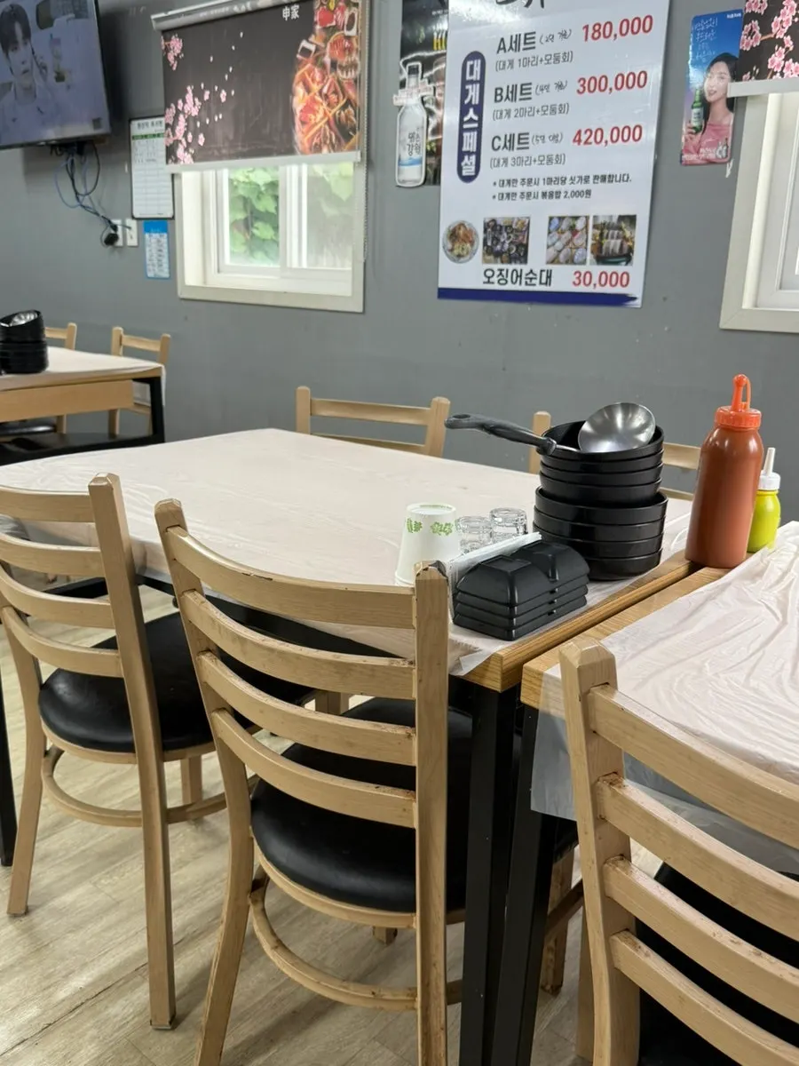 신가횟집 수조와 해산물