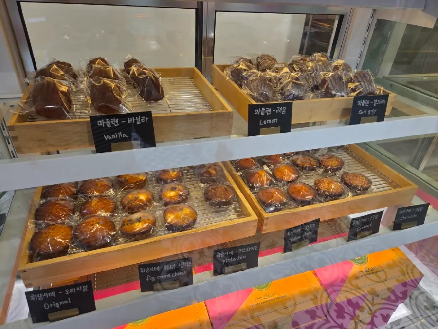 Doris Patisserie set packaging