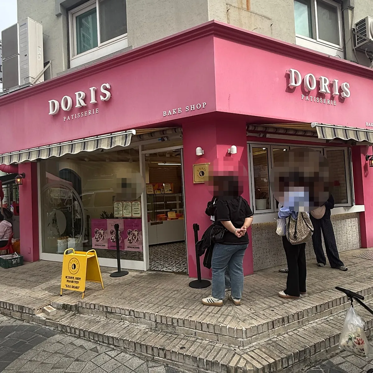 Hot pink exterior of Doris Patisserie in an alley off Sokcho Central Market