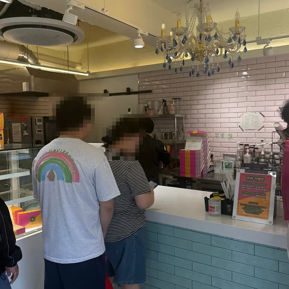 Reservation pickup information and the shop entrance