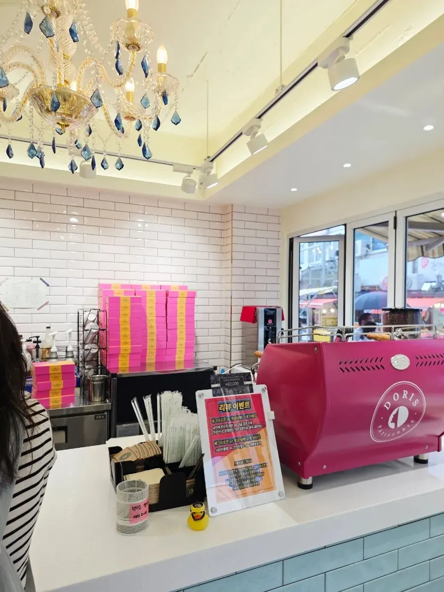 Clean exterior of Doris Patisserie