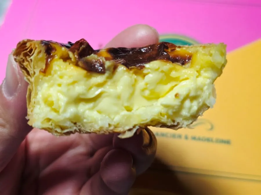 Egg tart tasted while still warm