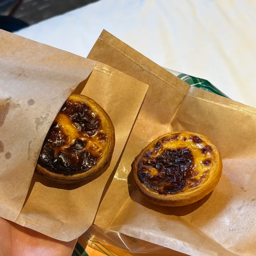 Dessert given as a service item by the owner
