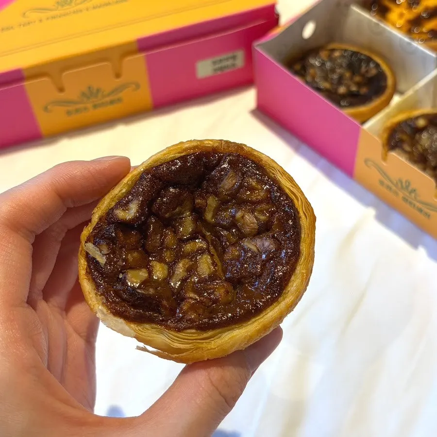 Cross-section of the walnut egg tart
