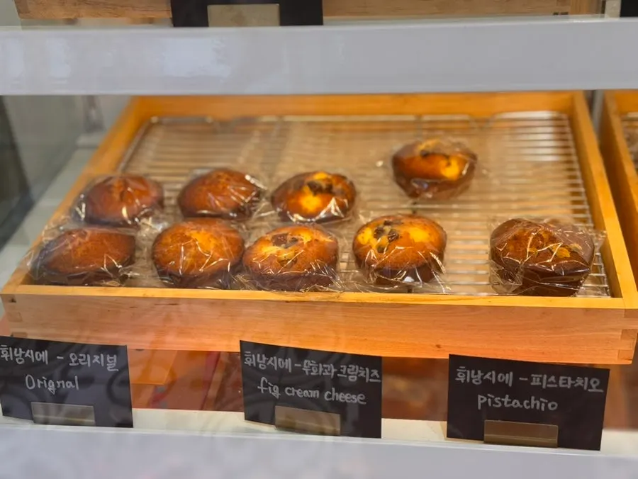 Egg tarts arranged in the display case