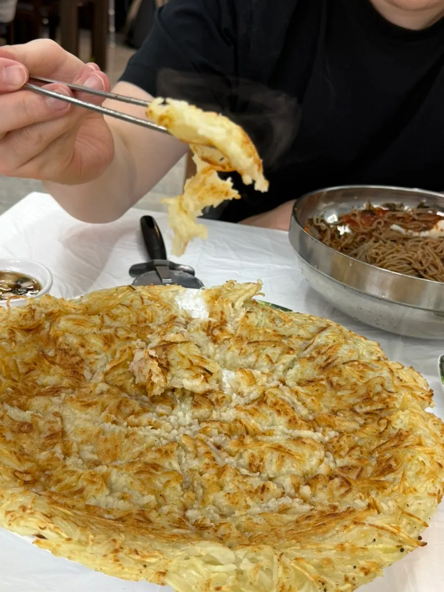 감자전의 노릇한 겉면 맥락