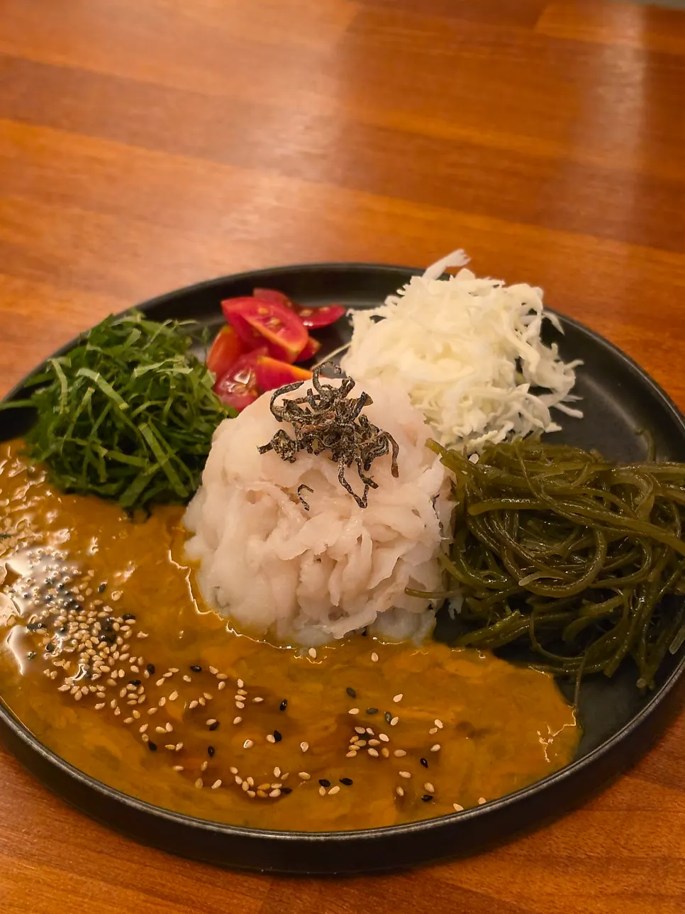 Flatfish makhoe eaten with seasoning