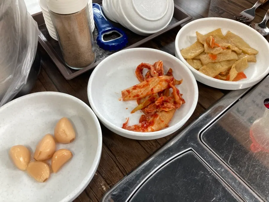 관동집 넓은 테이블 공간 사진