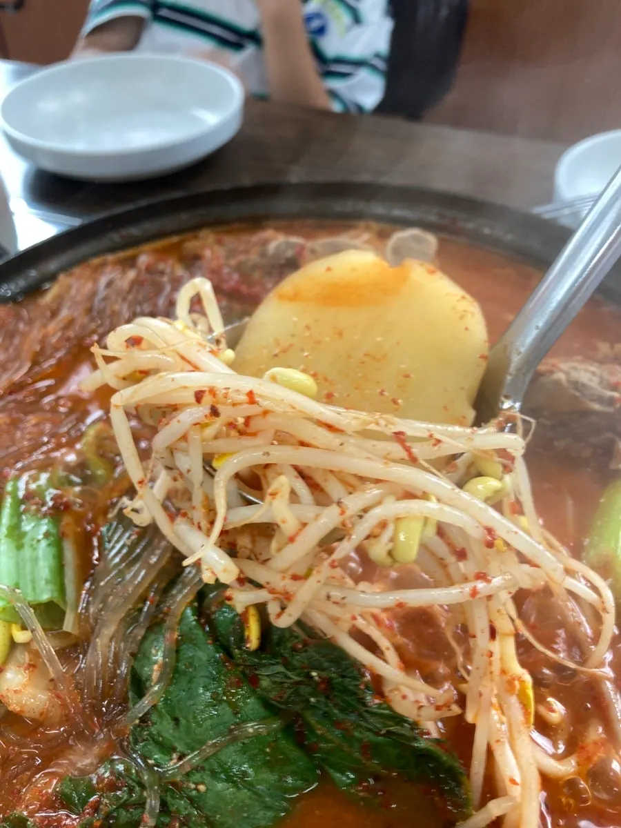 적당히 매콤한 감자탕 사진