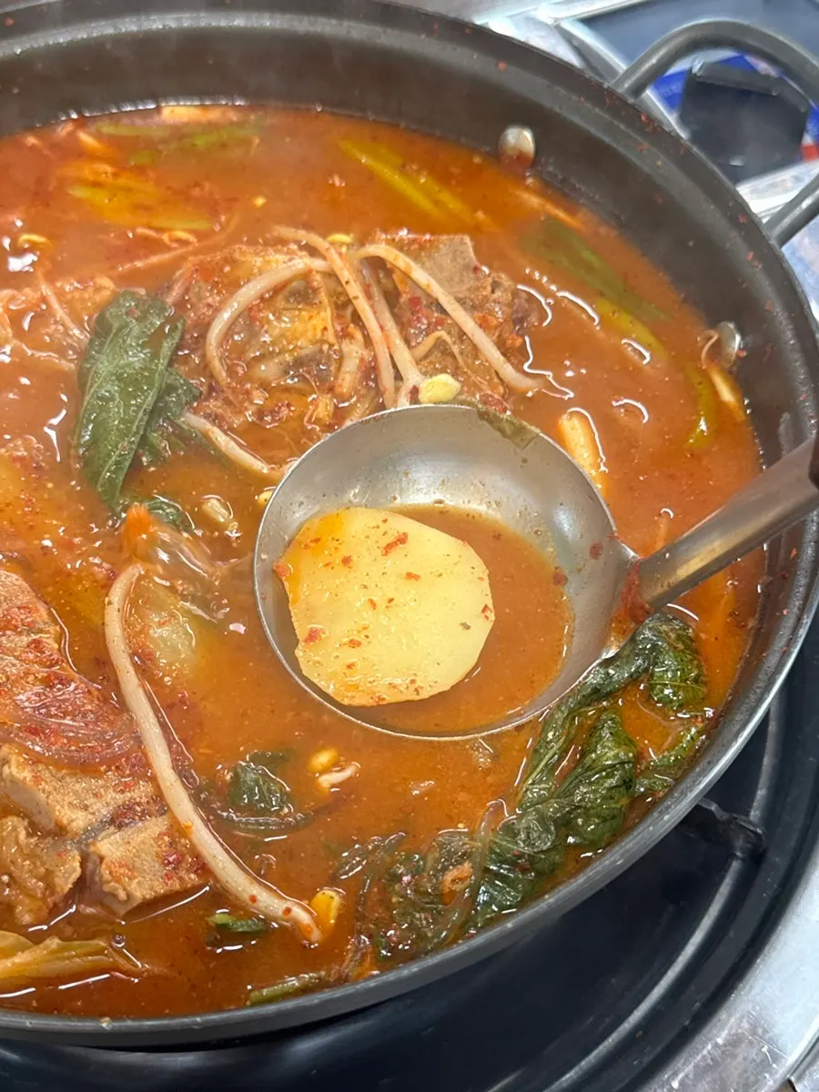 Gamjatang with chewy sujebi