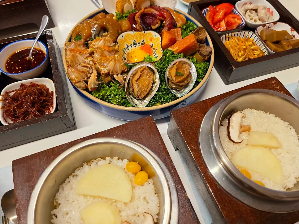 Sokcho Geu Badaro's seafood modum-jang menu board