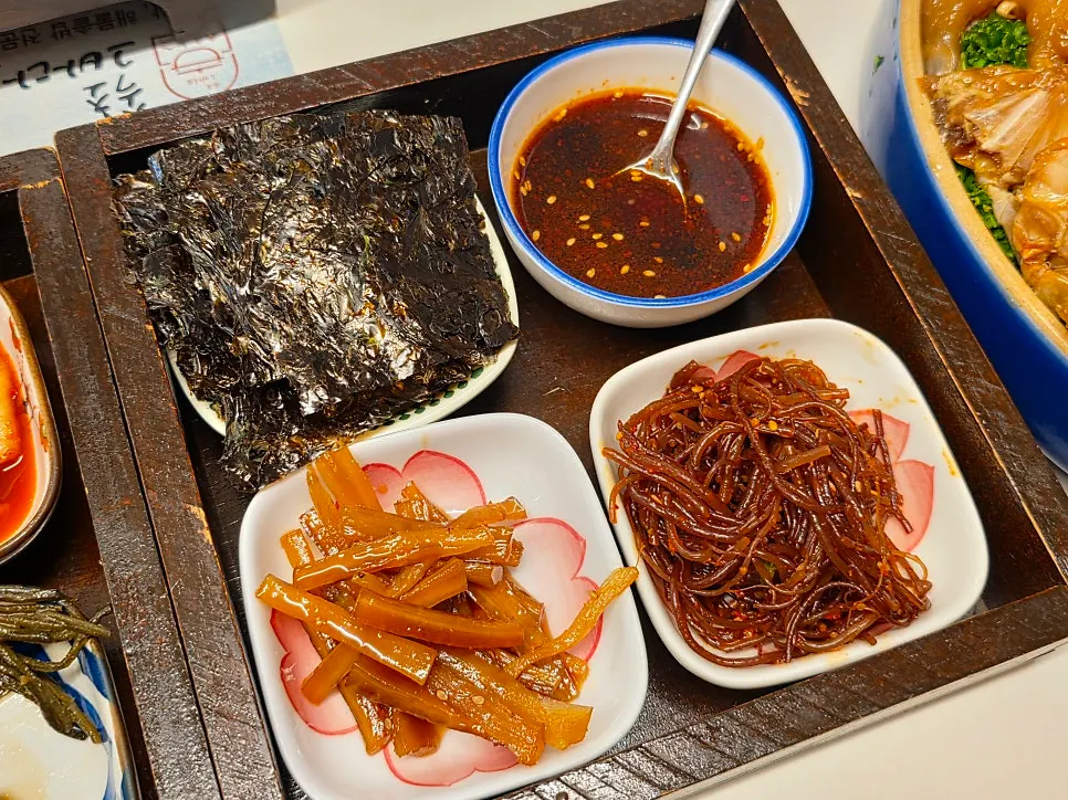 Basic side dish spread at Sokcho Geu Badaro