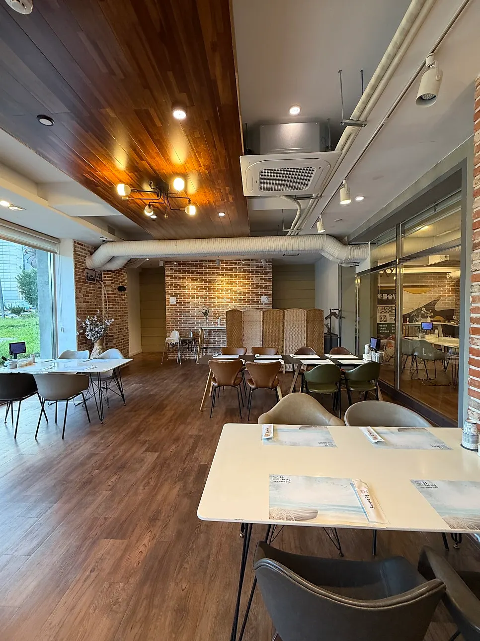 Interior seating layout at Sokcho Geu Badaro