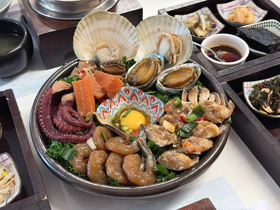 海鮮モドゥムジャン2人前定食の全体膳
